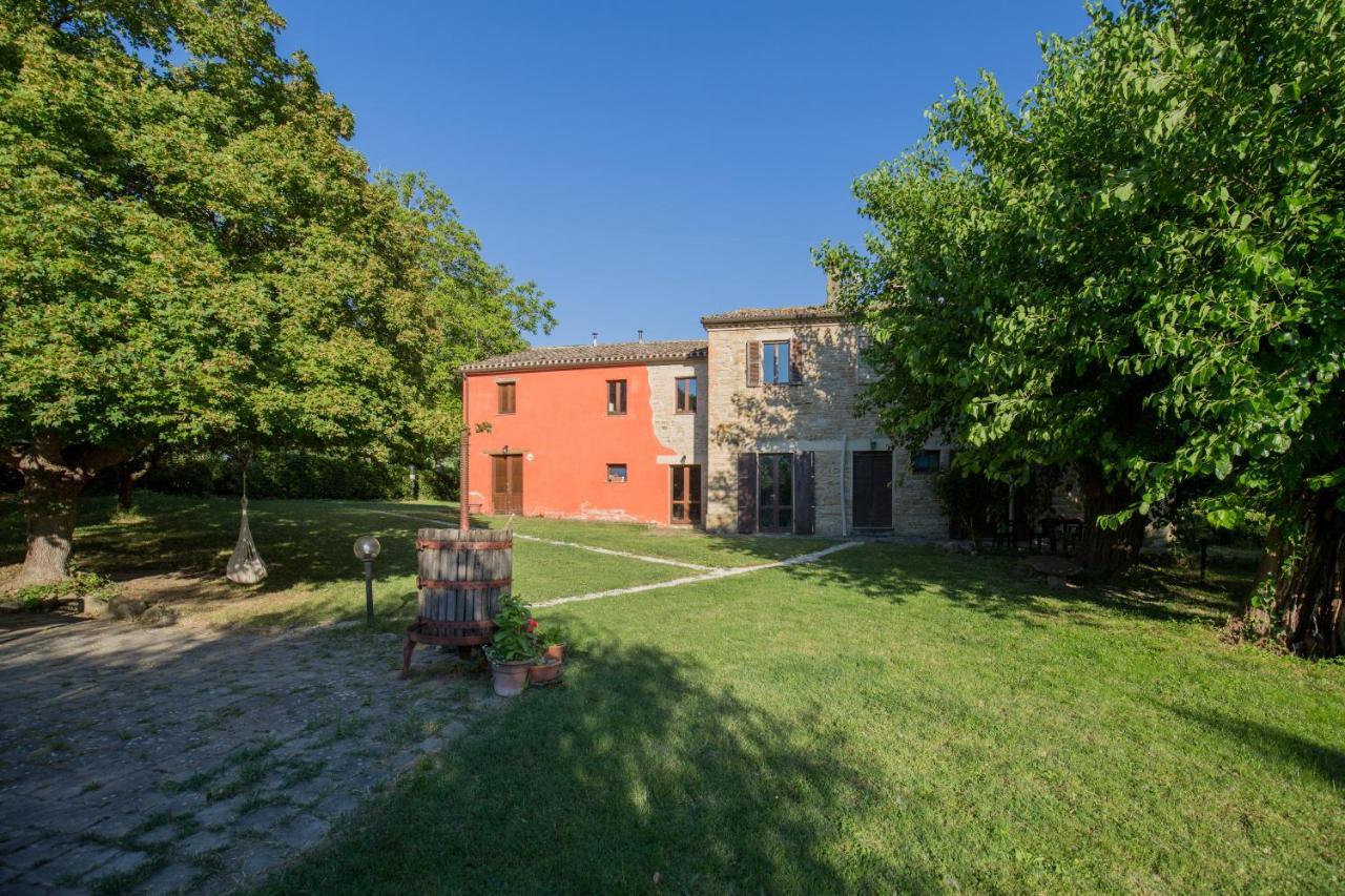 Agriturismo L'Esinante Купрамонтана Екстер'єр фото